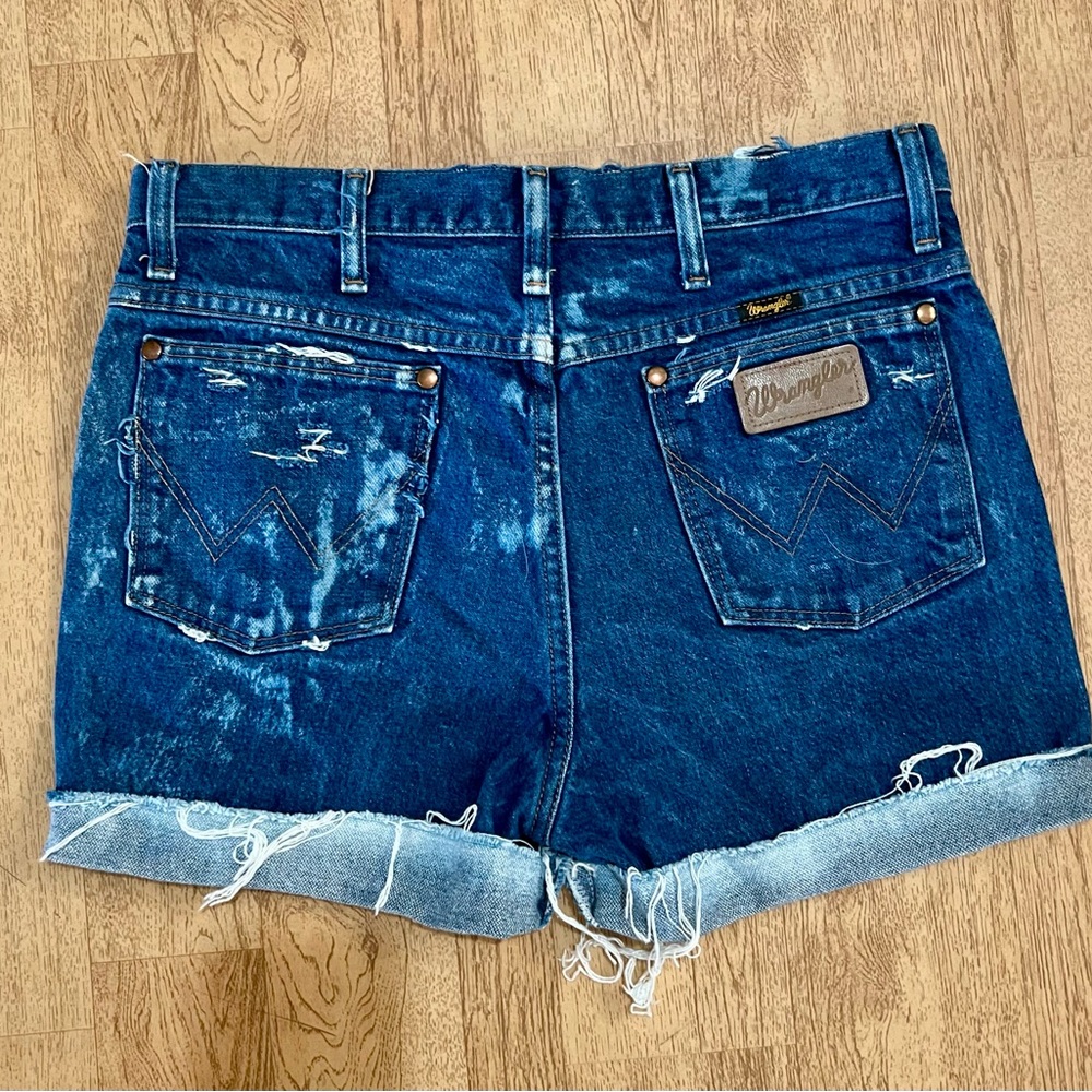 Wrangler Blue Jean Shorts Distressed Cut-Off Style